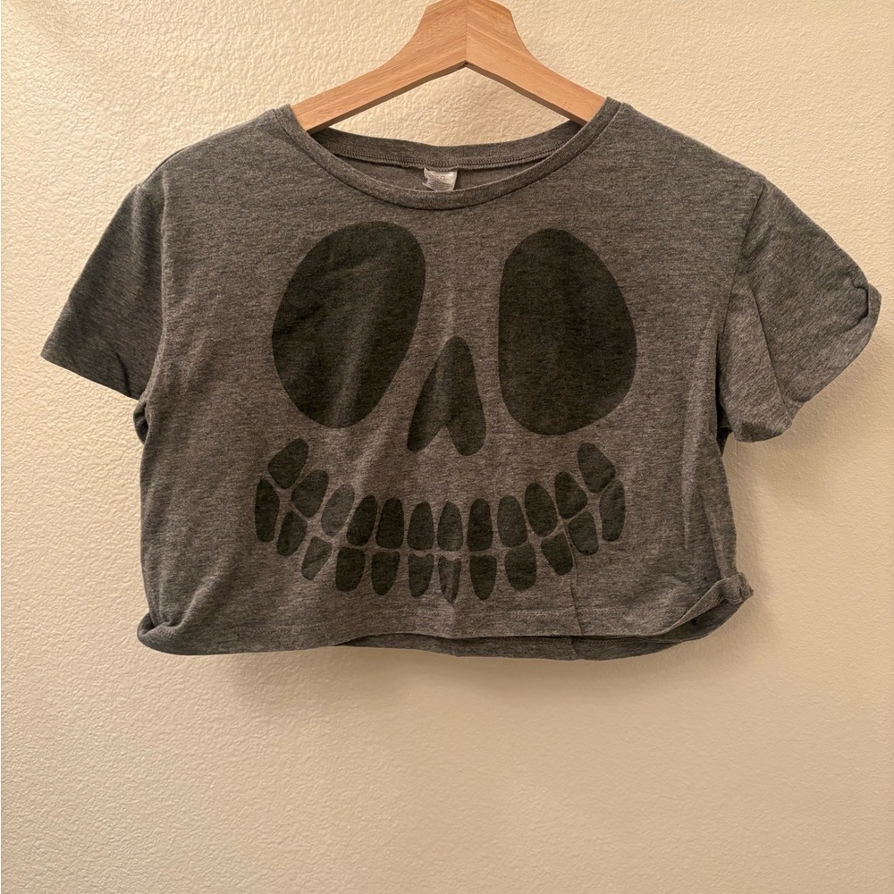 Grey skull crop tee